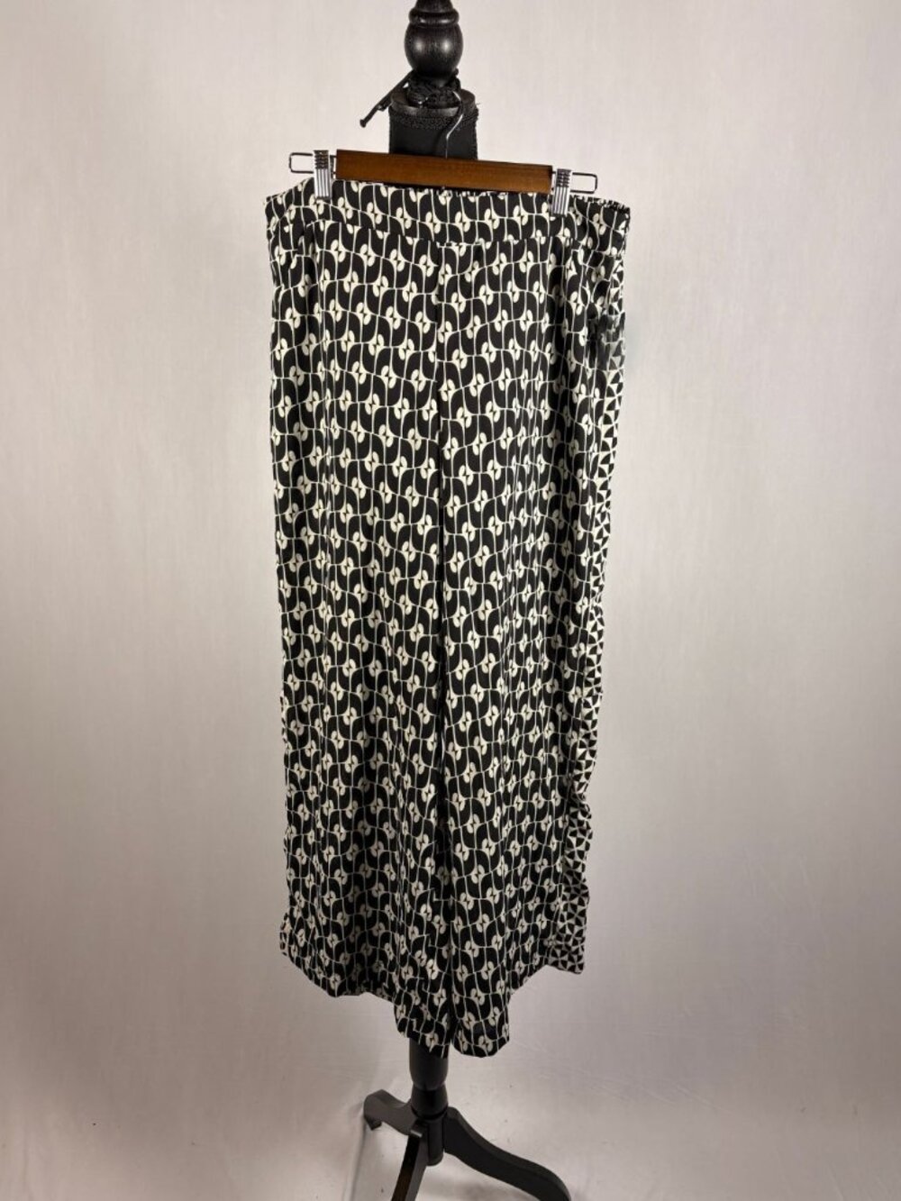 Max Studio | Mod Palazzo Pant | L | Black + Cream | NWT